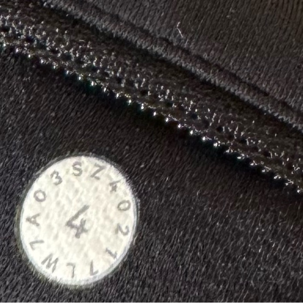 Lululemon Run Time Shorts - Size 4 - Picture 4 of 6